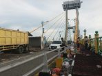 truk-terguling-di-jembatan-TASL-Siak
