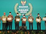 gubernur-al-haris-bersama-kepala-daerah-penerima-baznas-award-2022