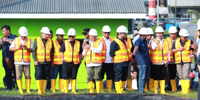 menteri-lh-dan-rombongan-didampingi-wabup-siak-husni-merza-saat-kunjungan-kerja-ke-kabupaten-siak
