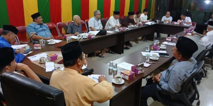 lembaga-adat-melayu-riau-lamr-menggelar-rapat-terkait-kondisi-terkini-taman-nasional-tesso-nilo-tntn-di-balai-adat-lamr-pada-kamis
