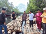 temuan-rakit-kayu-alam-oleh-bupati-siak-afni